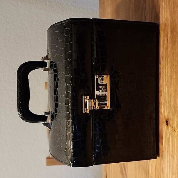 Dillards Other Dillards Cosmetics Casejewelry Case Poshmark